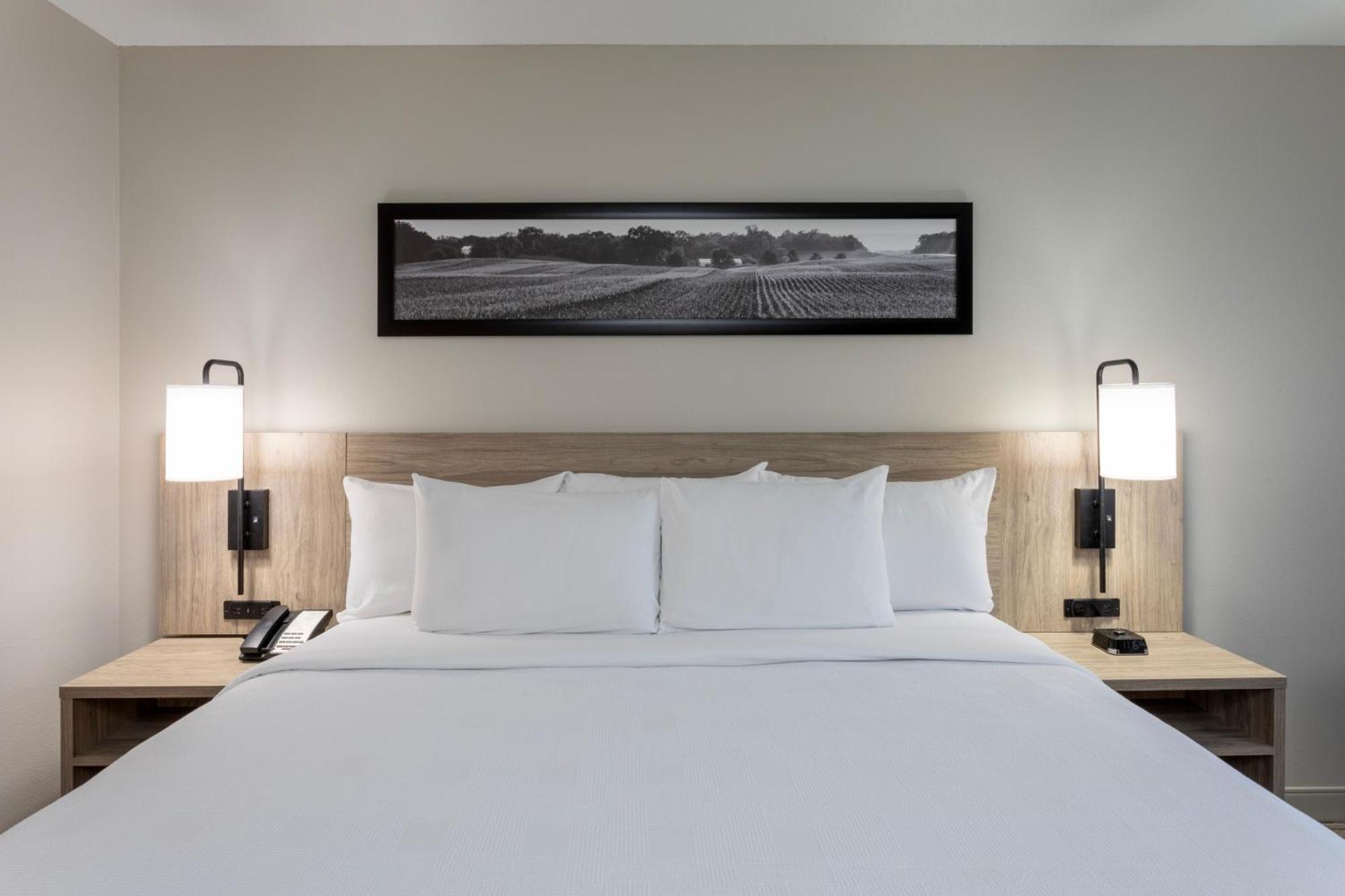 Grandstay Hotel & Suites Cambridge Exterior photo