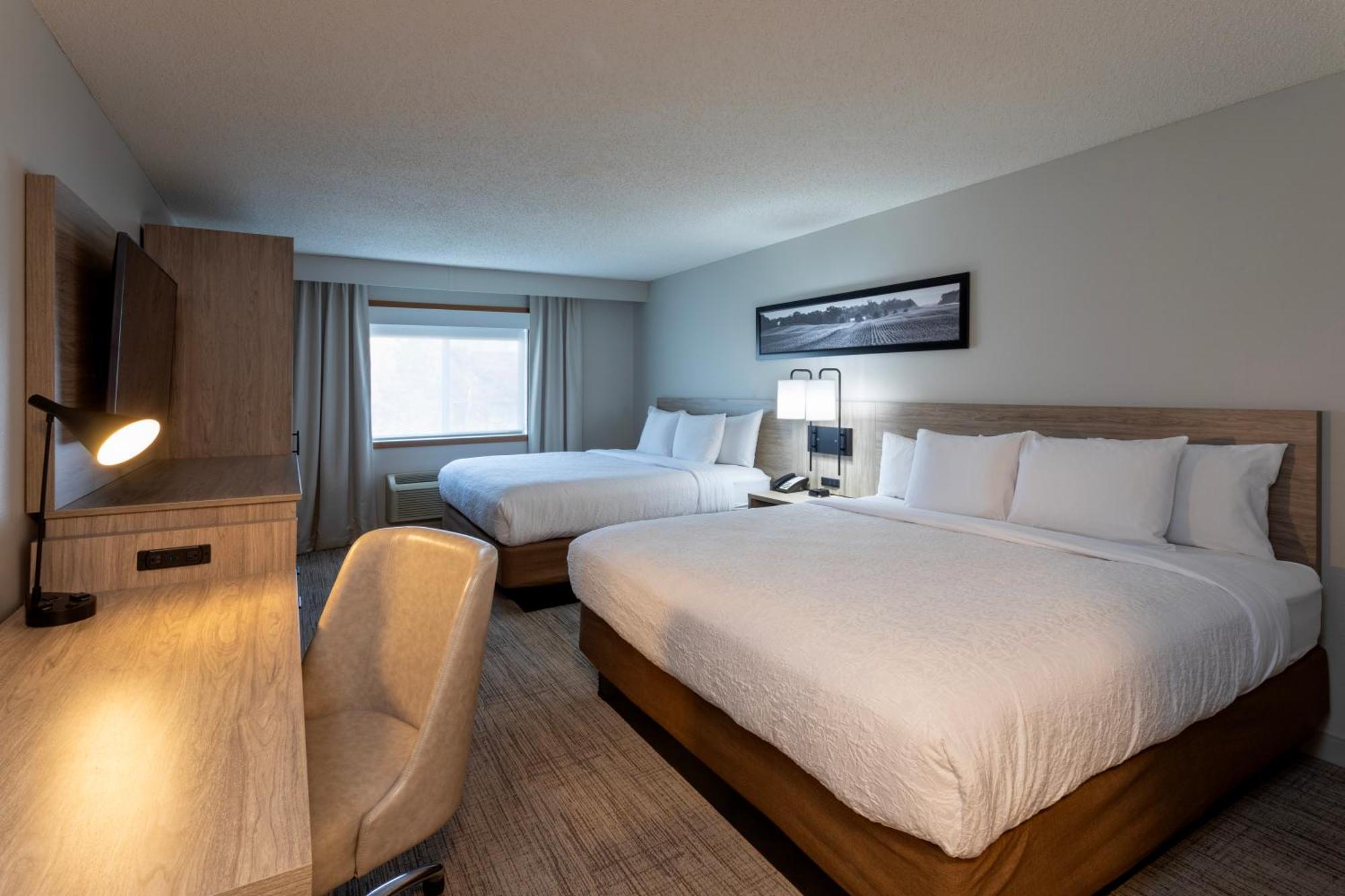 Grandstay Hotel & Suites Cambridge Exterior photo